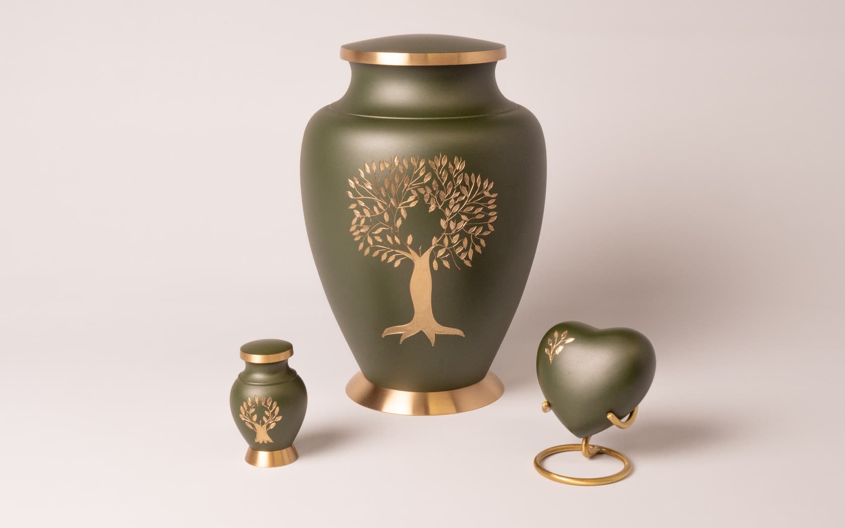 Urns P1115440 Website image 1680x1050