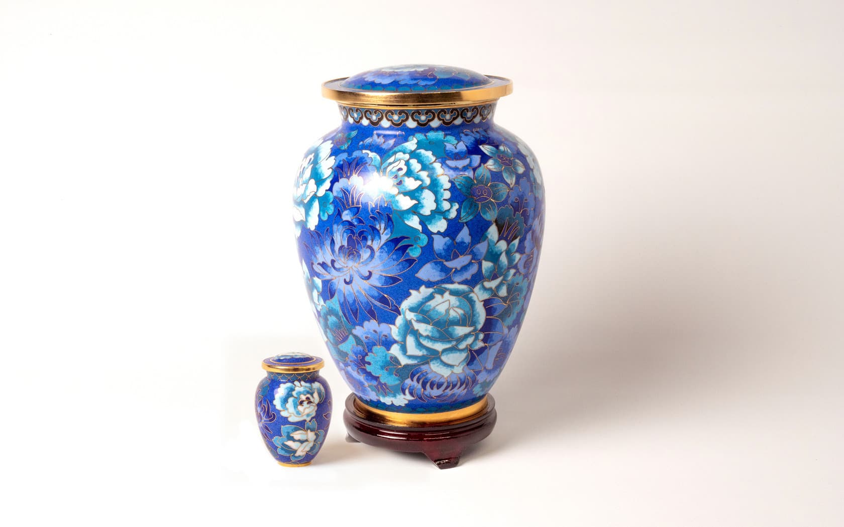 Urns P1115473 set Website image 1680x1050 1