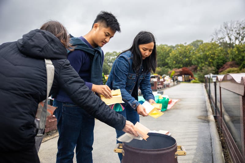 Qing Ming burning offerings